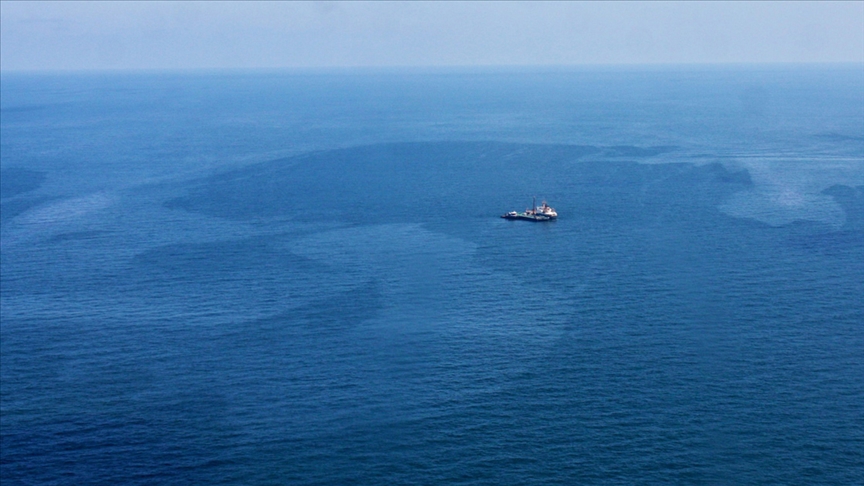 Meksika Körfezi’nde petrol botu hattında çıkan yangın saatler sonra söndürüldü