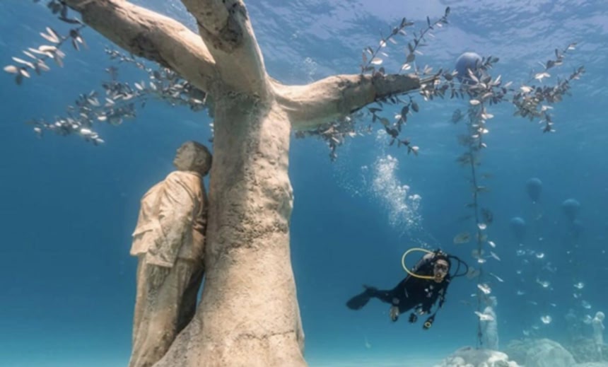 印象的な人工魚礁で陸と海をつなぐ、水中彫刻美術館がキプロスに