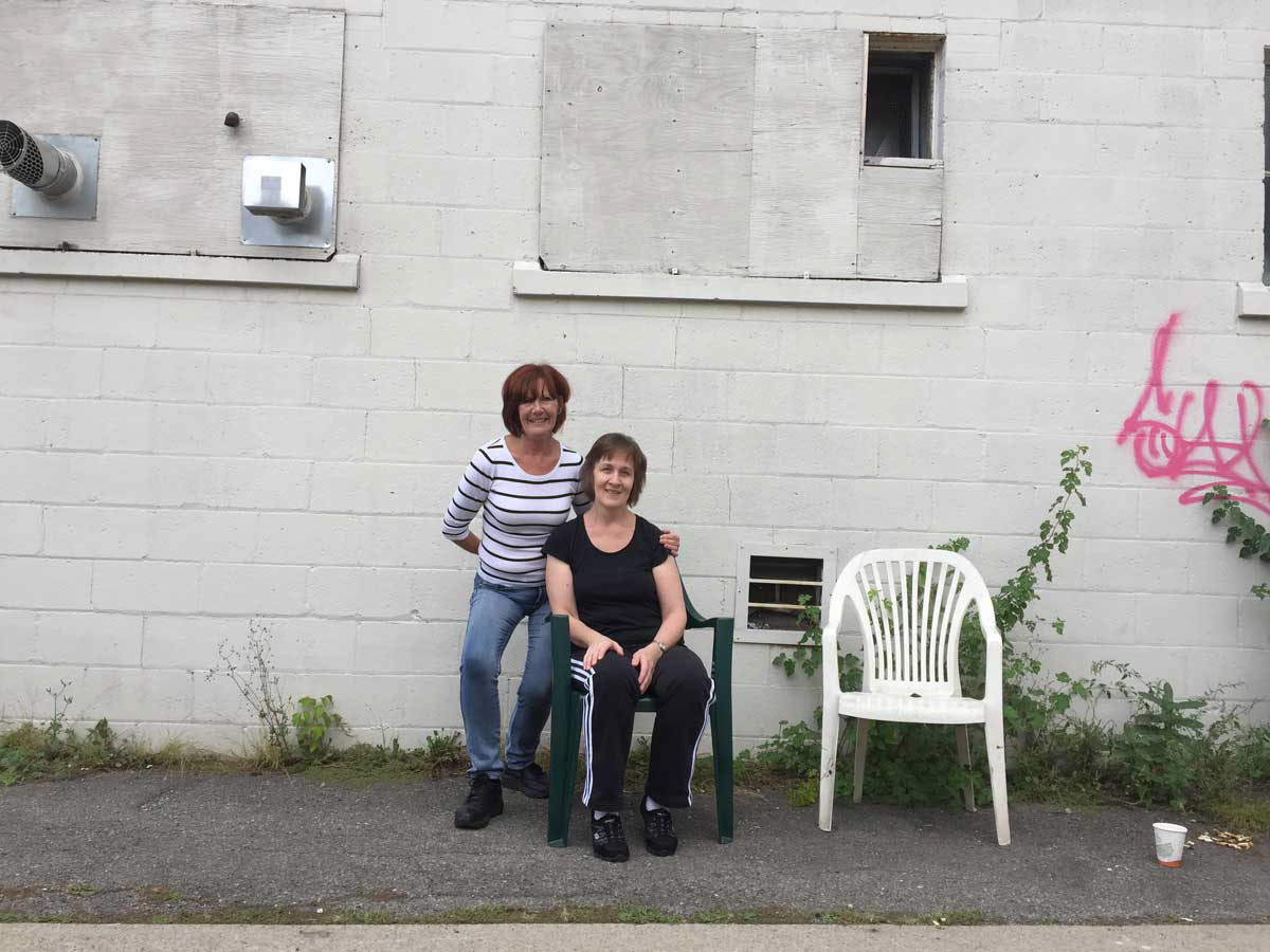 Laundry Ladies | Frame In the Fence