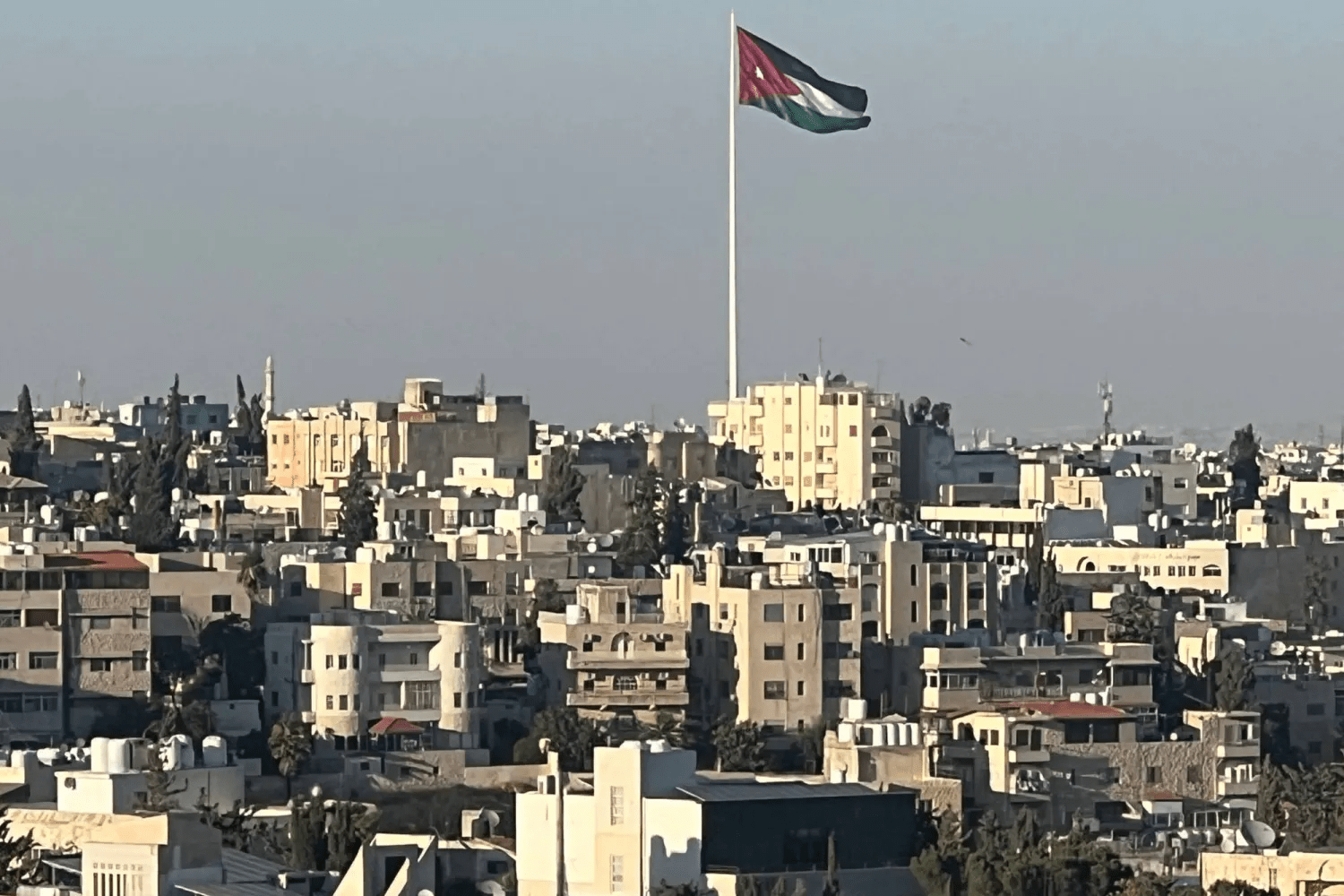 لا صحة لوجود اتفاق يسمح للسوريين بدخول الأردن بالهوية فقط