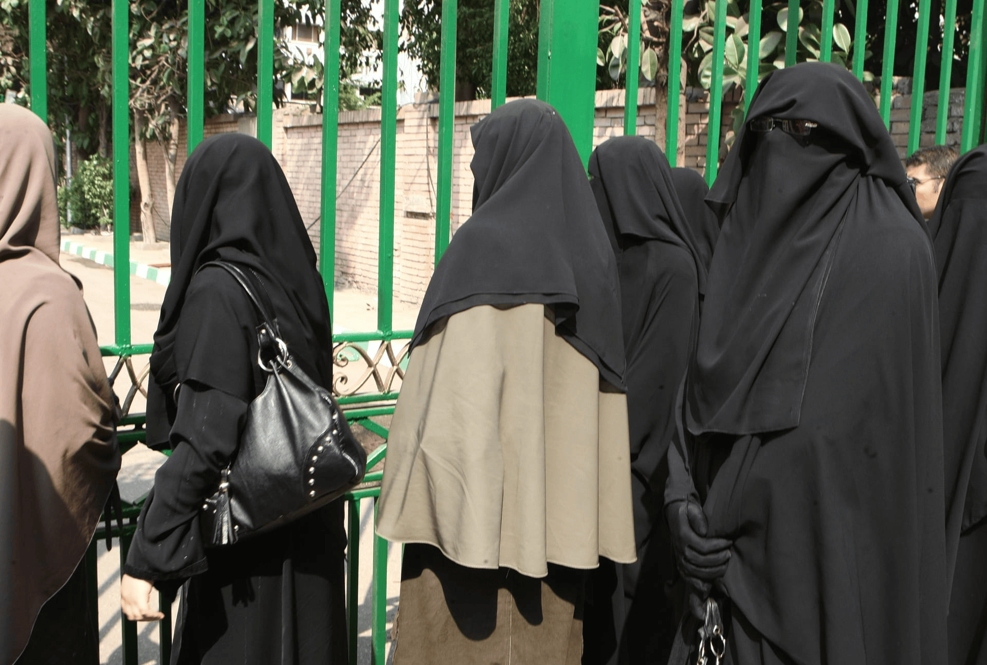 ما حقيقة فيديو "بيع الجواري" في الأسواق السورية؟