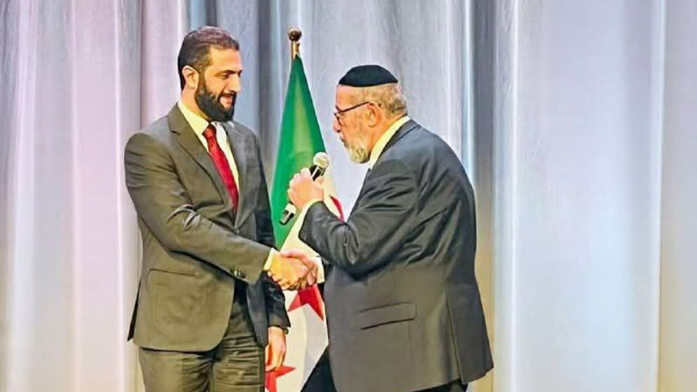 ما حقيقة صورة مباركة حاخام إسرائيلي للرئيس أحمد الشرع؟