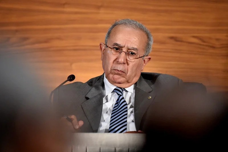 عودة سفير المغرب بالجزائر وطاقمه الدبلوماسي وسط اجواء احتفالية ممزوجة بالزغاريد والأهازيج