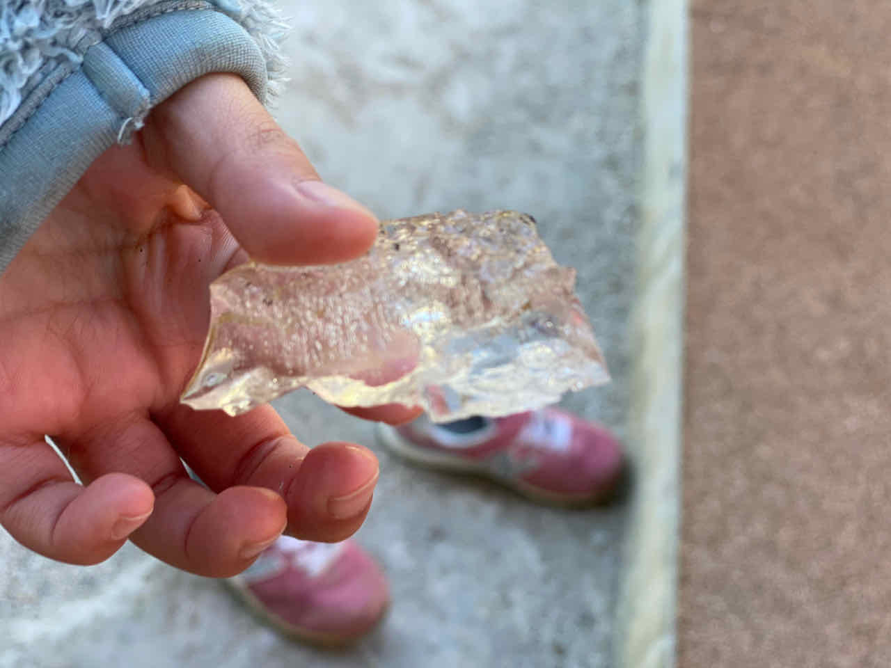 氷 布アート びっくりした絵画遊び 荒尾第一幼稚園