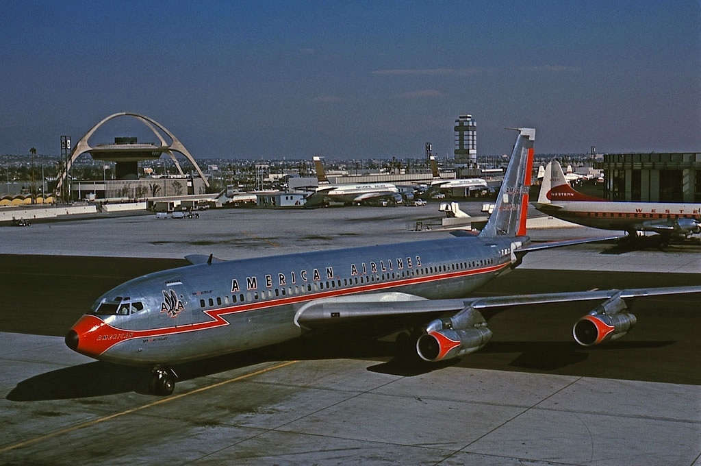 American airlines in 60' 70' discovered fuselaje, polish surface of an airplane LA airport vintage