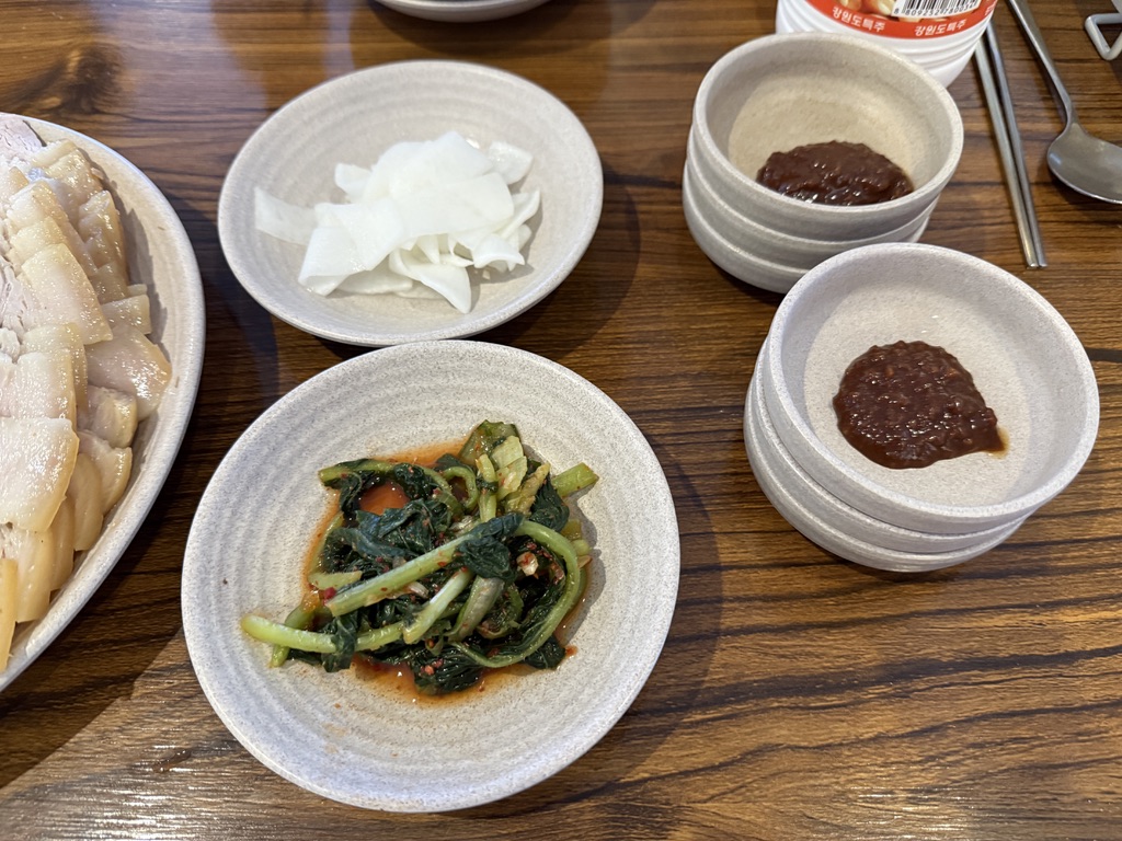 열무김치, 쌈무, 쌈장.