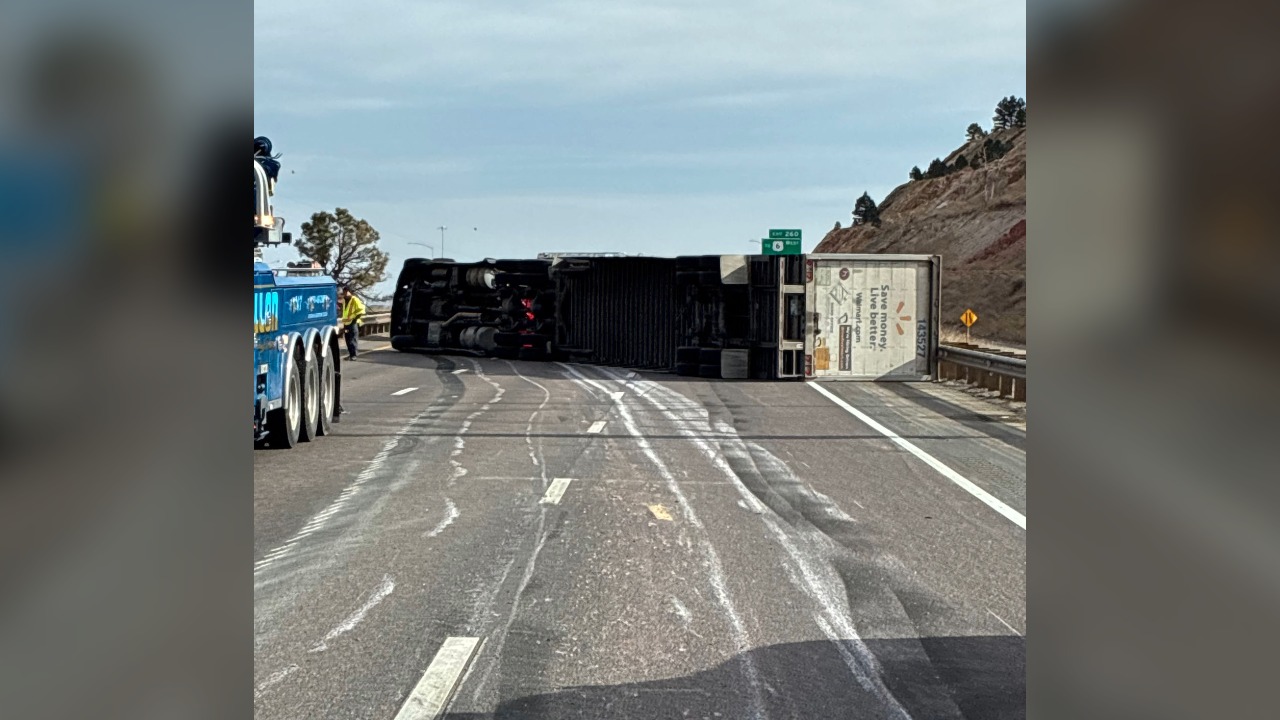I-25, I-70 among roads closed due to dust, rolled semitrailers amid high winds