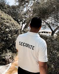 عمال الحراسة بالمؤسسات التعليمية بمراكش يشتكون خرق عقود الشغل وتوقف الأجور