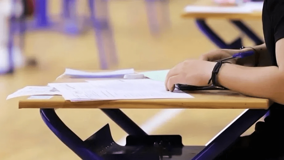 فضيحة تسريب امتحانات “الريادة” تعمق أزمة الثقة في المدرسة العمومية