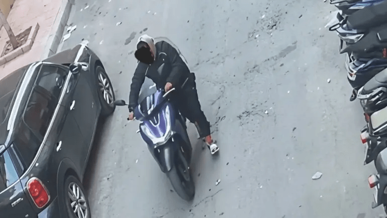 موطور SH مسروق من المحاميد يظهر فجأة بباركينغ تسلطانت.. من أعاده وهل تم توقيف السارقين؟
