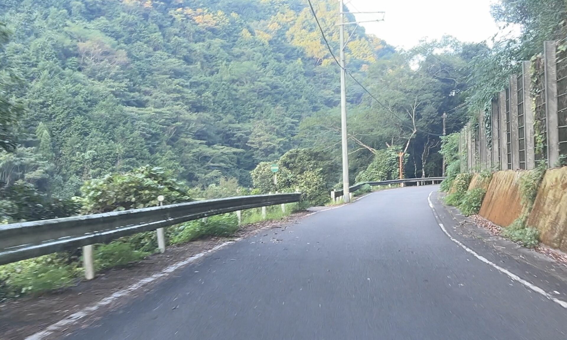 熊本】圧倒的存在感の直瀑が見られる「鹿目の滝」へ行ってきた - け