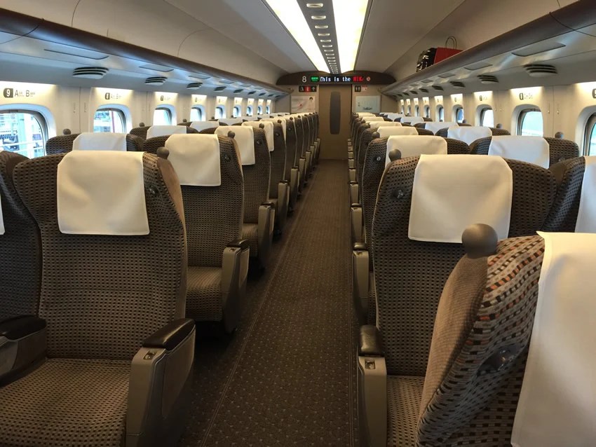 グリーン車の車内