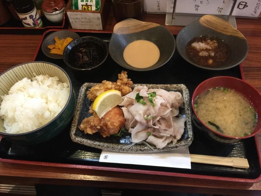 豚冷しゃぶと唐揚げの定食