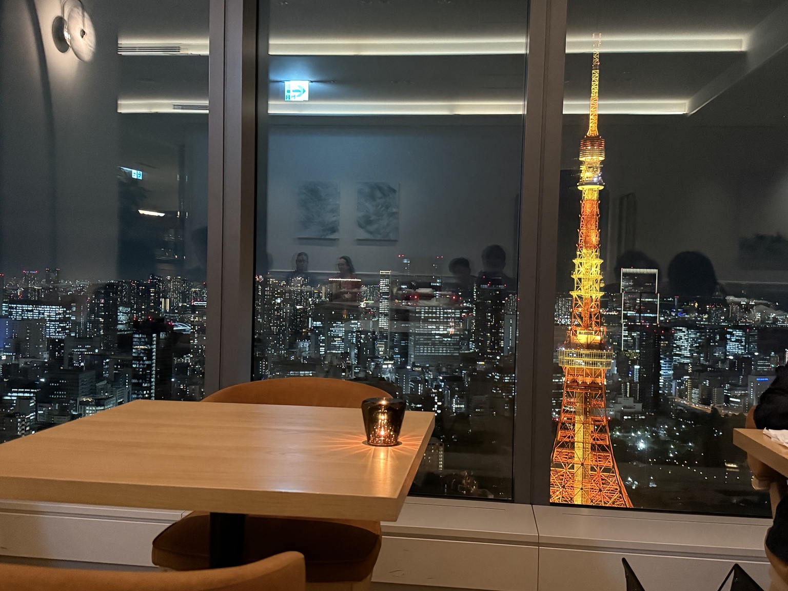 Unobstructed night view of Tokyo Tower beside a window-side dining table at Dining 33