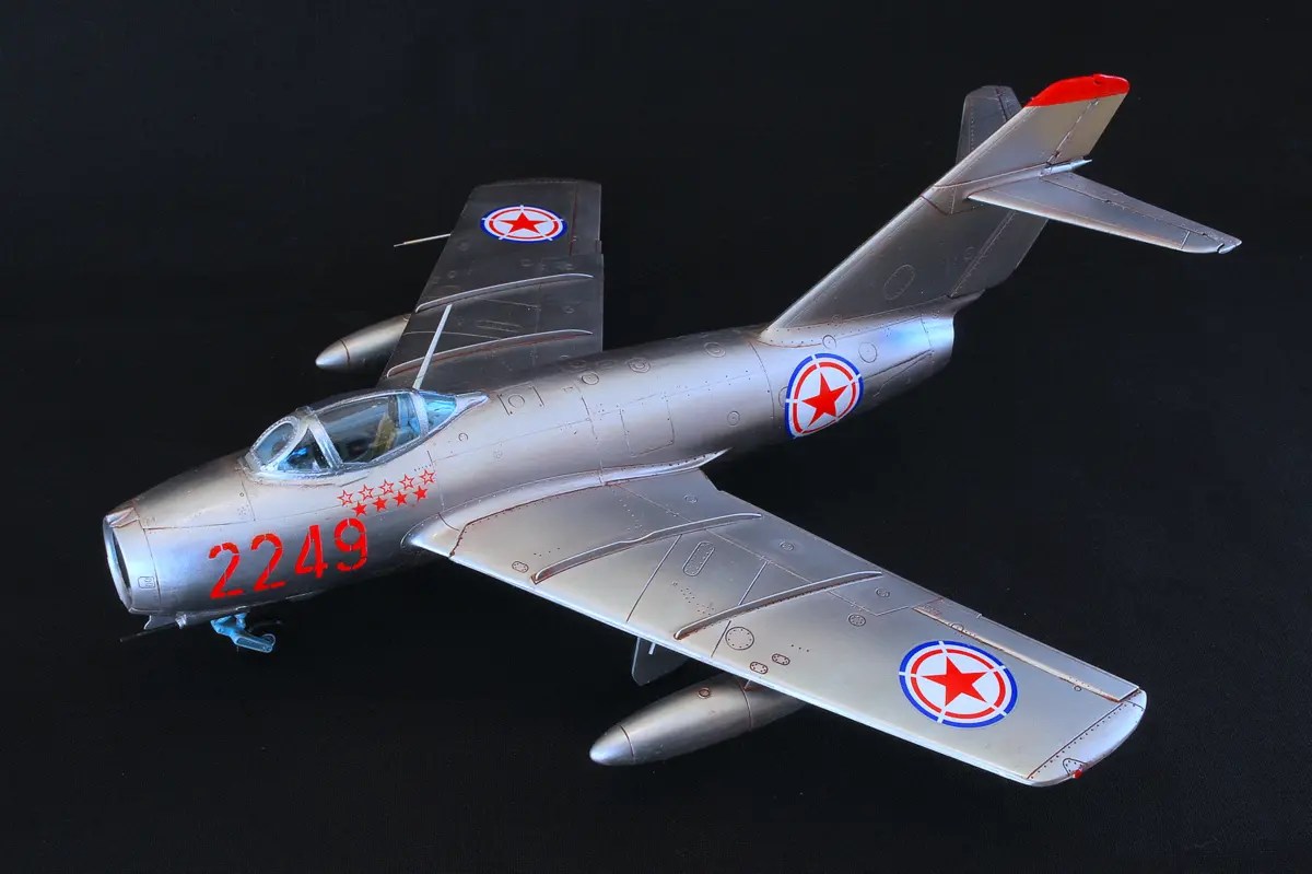MiG-15bis ファゴットB 中国義勇空軍 トランペッター 1/48 組立と塗装