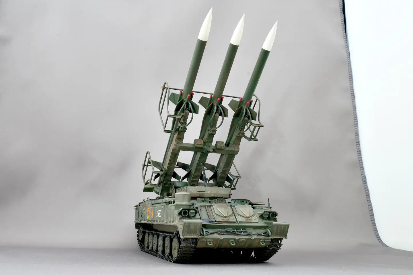 ソビエト軍対空ミサイル戦車 2K12Kub Sam-6 ゲインフル トランペッター