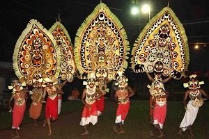 Padayani