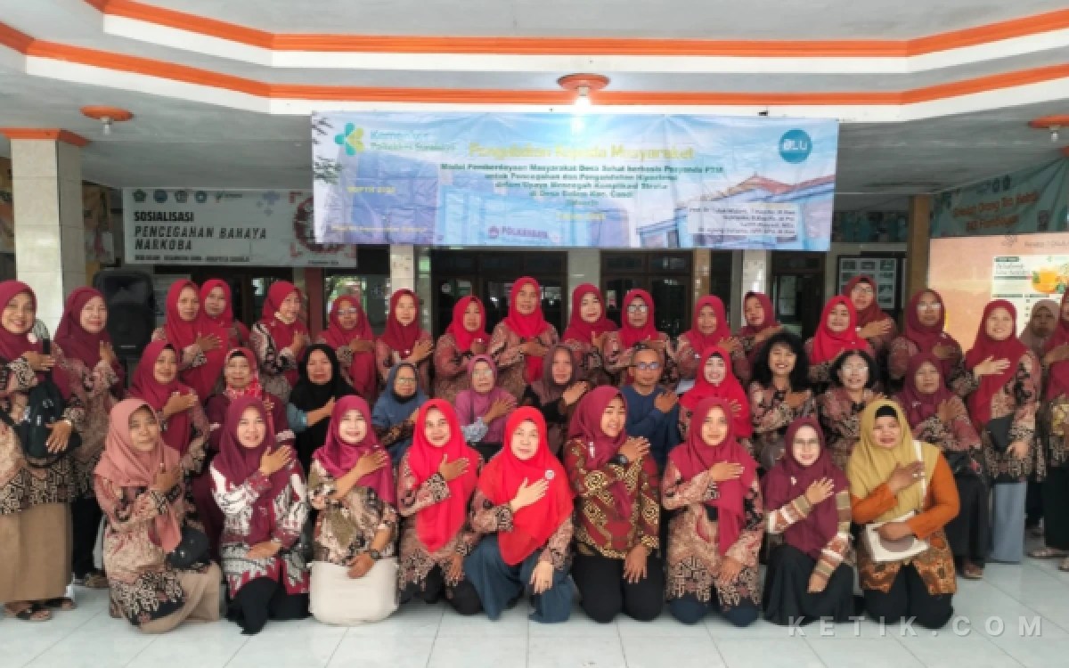 Foto Kader-kader kesehatan Desa Gelam, Kecamatan Candi, bersama Poltekkes Kemenkes Surabaya kegiatan Pengabdian Masyarakat Desa Gelam, Jumat (9 Oktober 2026). (Foto: Anas/Ketik.com)