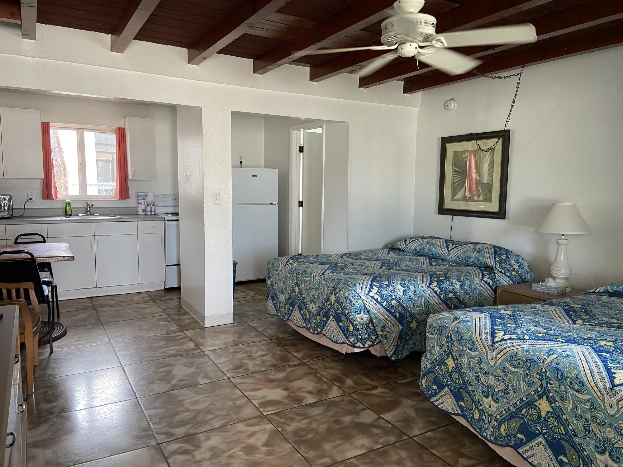 Key Lantern Motel room with two beds and kitchenette