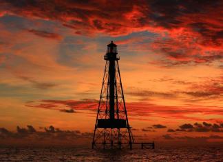 STUDIO SPOTLIGHT: KEYS PHOTOGRAPHER TIM RAHN CAPTURES CRITICAL DETAILS OF THE NATURAL WORLD a lighthouse in the middle of the ocean at sunset