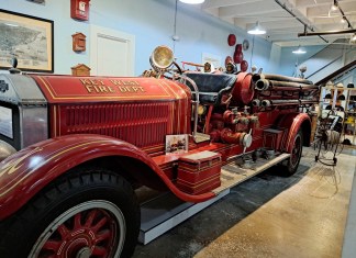 an old fire truck is on display in a museum