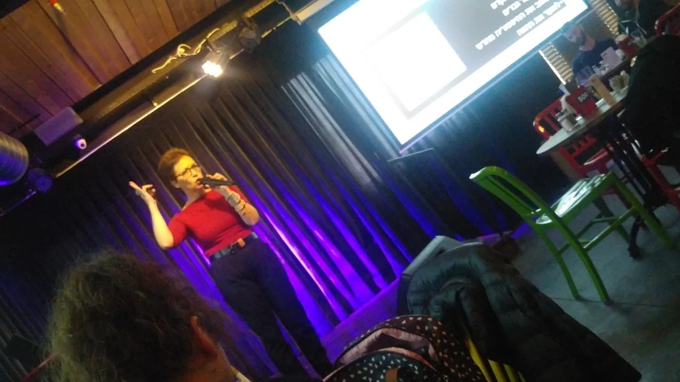 מהרצאה של חנה בטוקהאוס בנמל תל אביב, 2017 – מהפייסבוק של חנה