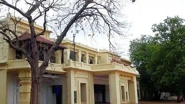 করোনার আবহে বিশ্বভারতী প্রাঙ্গনে স্তব্ধ হলো কবিগুরুর ১৫৯ তম জন্মবার্ষিকী পালন