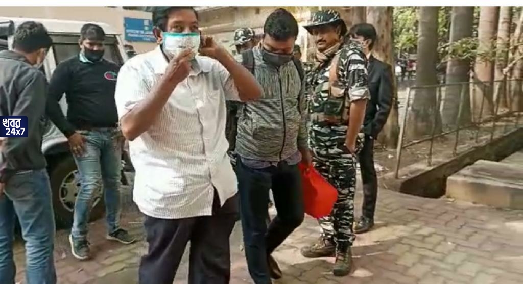 বেআইনি অর্থলগ্নি মামলায় নাম জুড়ল বর্ধমান পুরপ্রশাসক প্রণব চট্টোপাধ্যায়ের, সিবিআইয়ের হাতে গ্রেফতার তৃণমূল নেতা