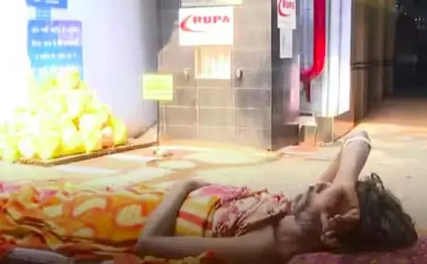 patient, stretcher, spent, SSKM, bed, unavailable, refer system