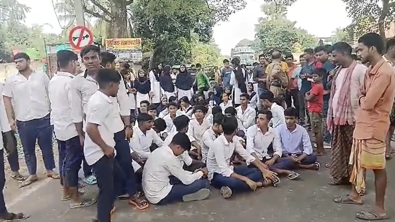 students, tabs, money, protest, road block, school