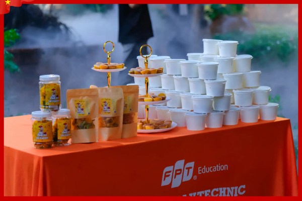 Khô Gà Poly: Món Ăn Trọn Tình Poly