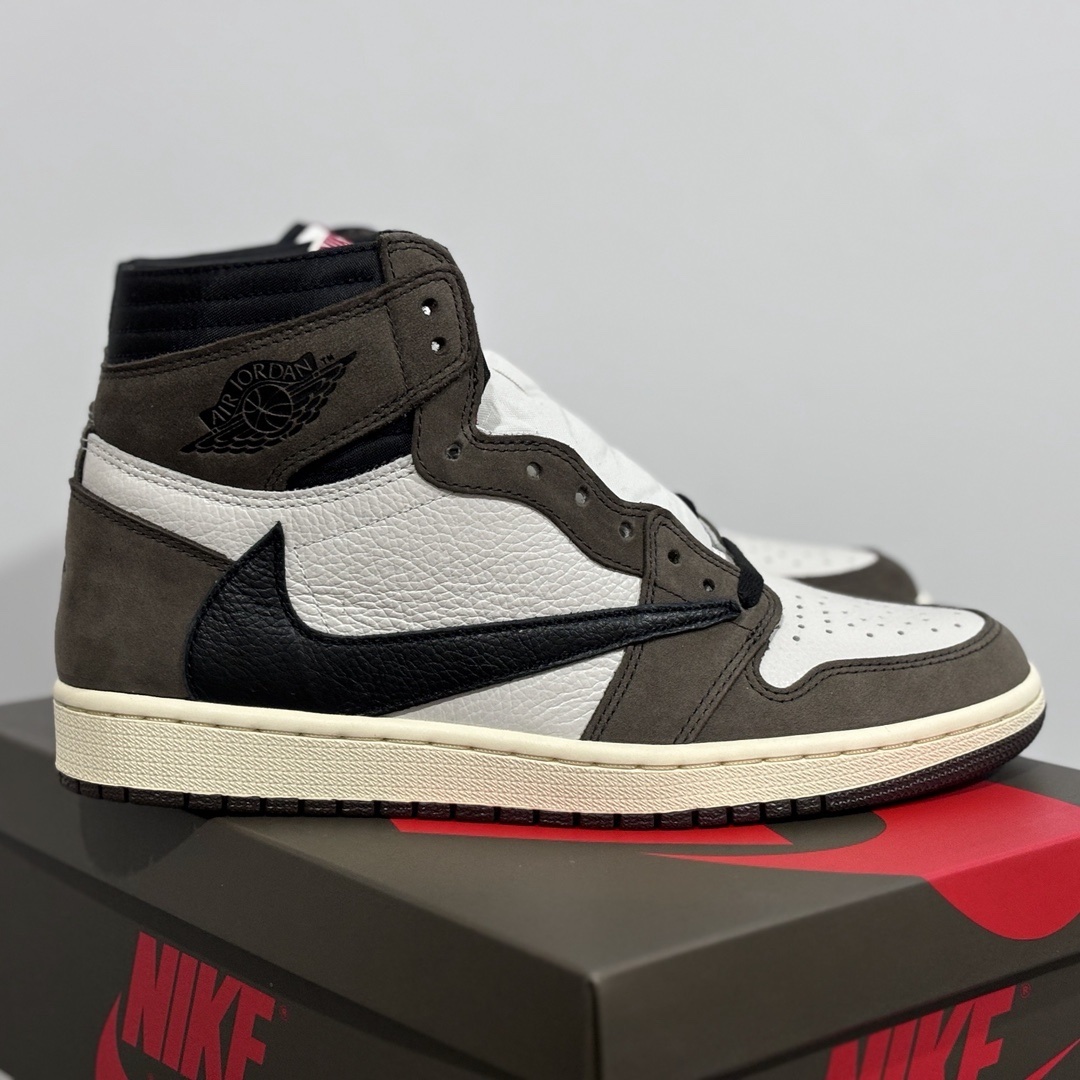Travis Scott x Jordan 1 High ‘mocha ‘ 10.5M