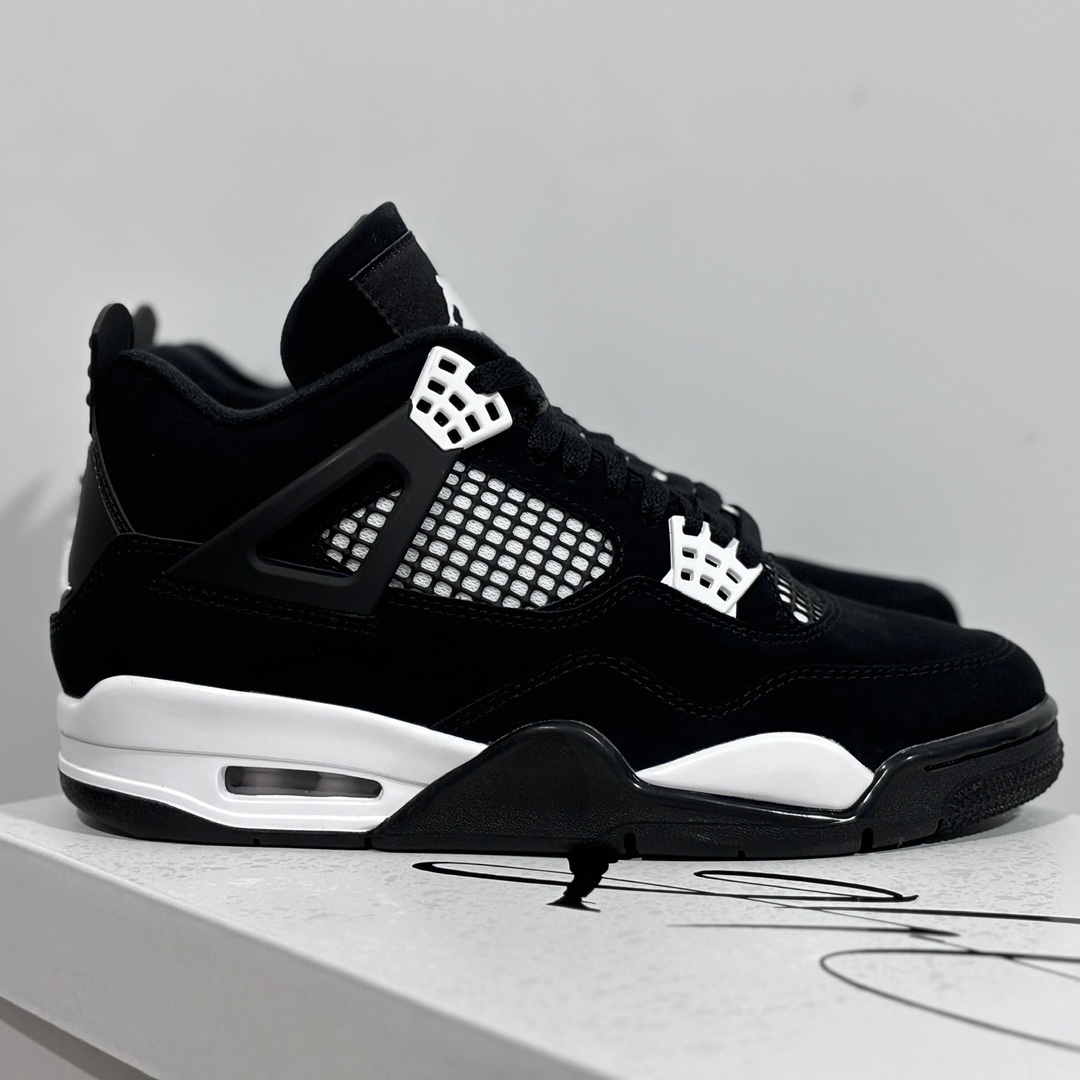 Jordan 4  “White Thunder ” 11M