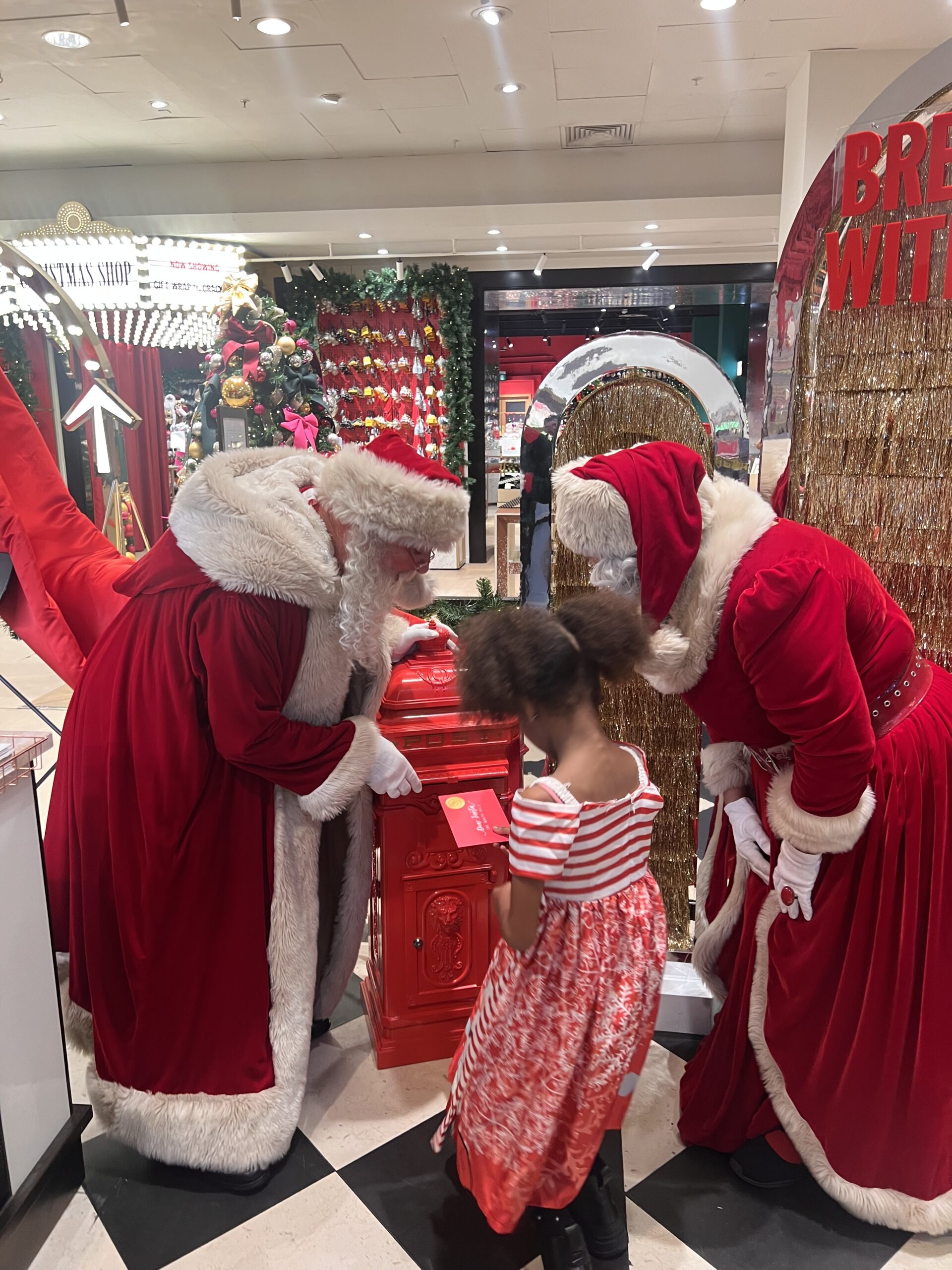 Unfiltered Insights: A Very Honest Review of Breakfast with Santa at SELFRIDGES London