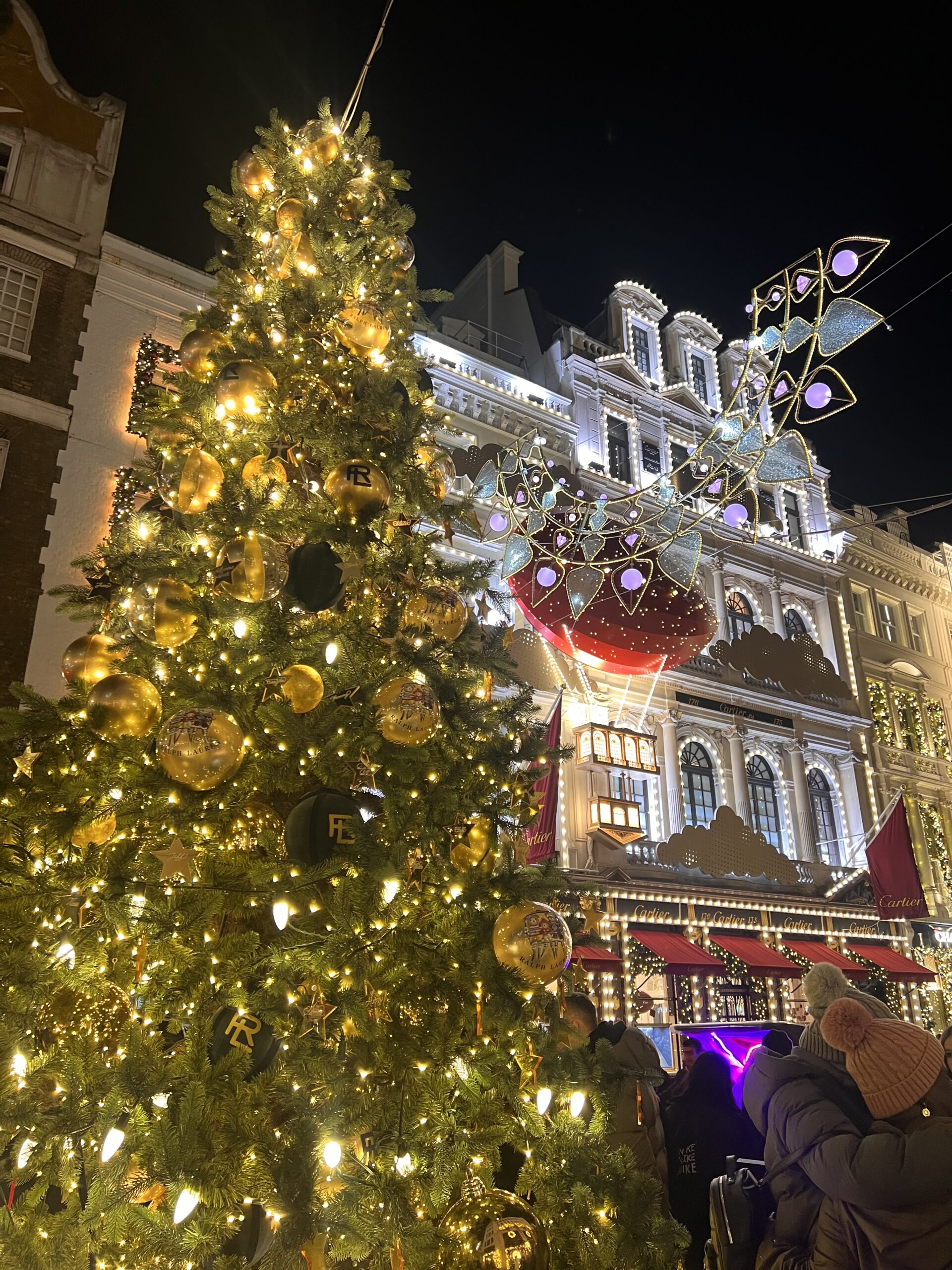Illuminate Your Holidays: A Comprehensive Walking Guide to London’s 2023 Christmas Lights