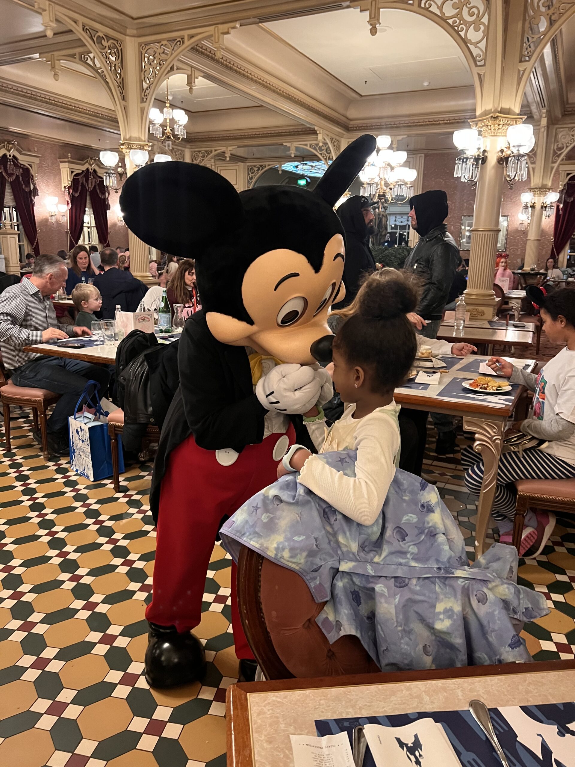 REVIEW: Character Dining at Disneyland Paris – A Magical Experience