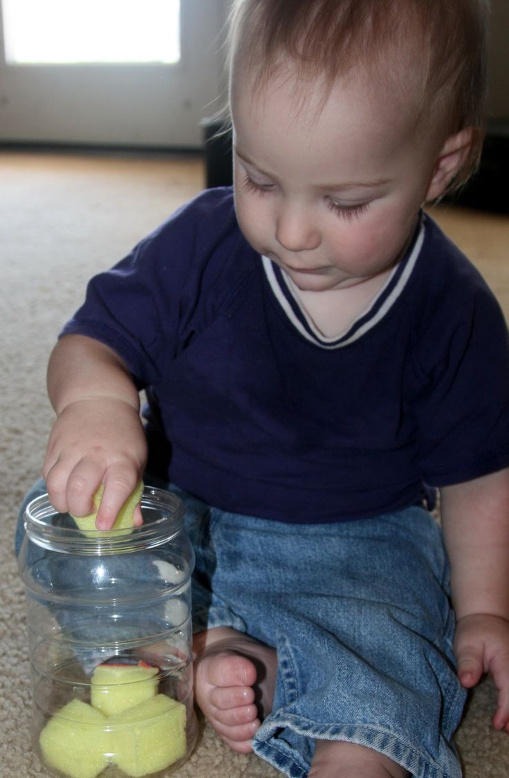 Βάζει και βγάζει αντικείμενα
