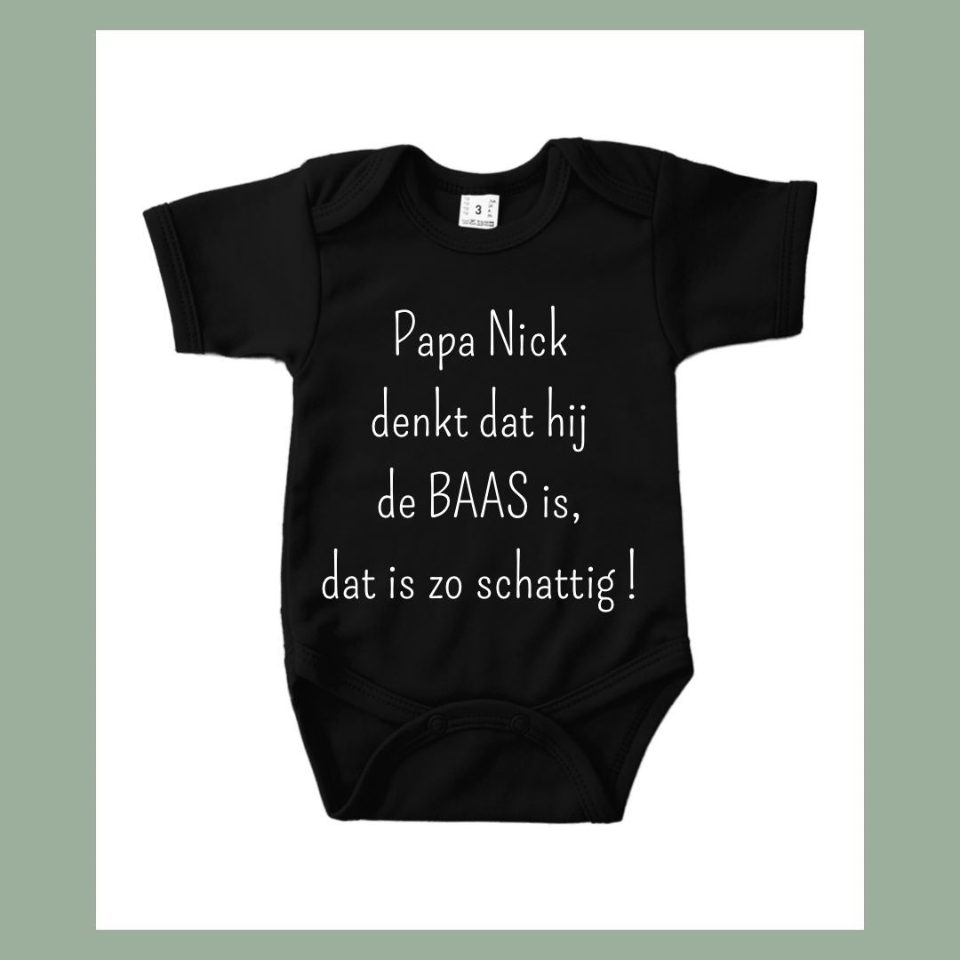 Rompertje papa denkt dat hij de baas is