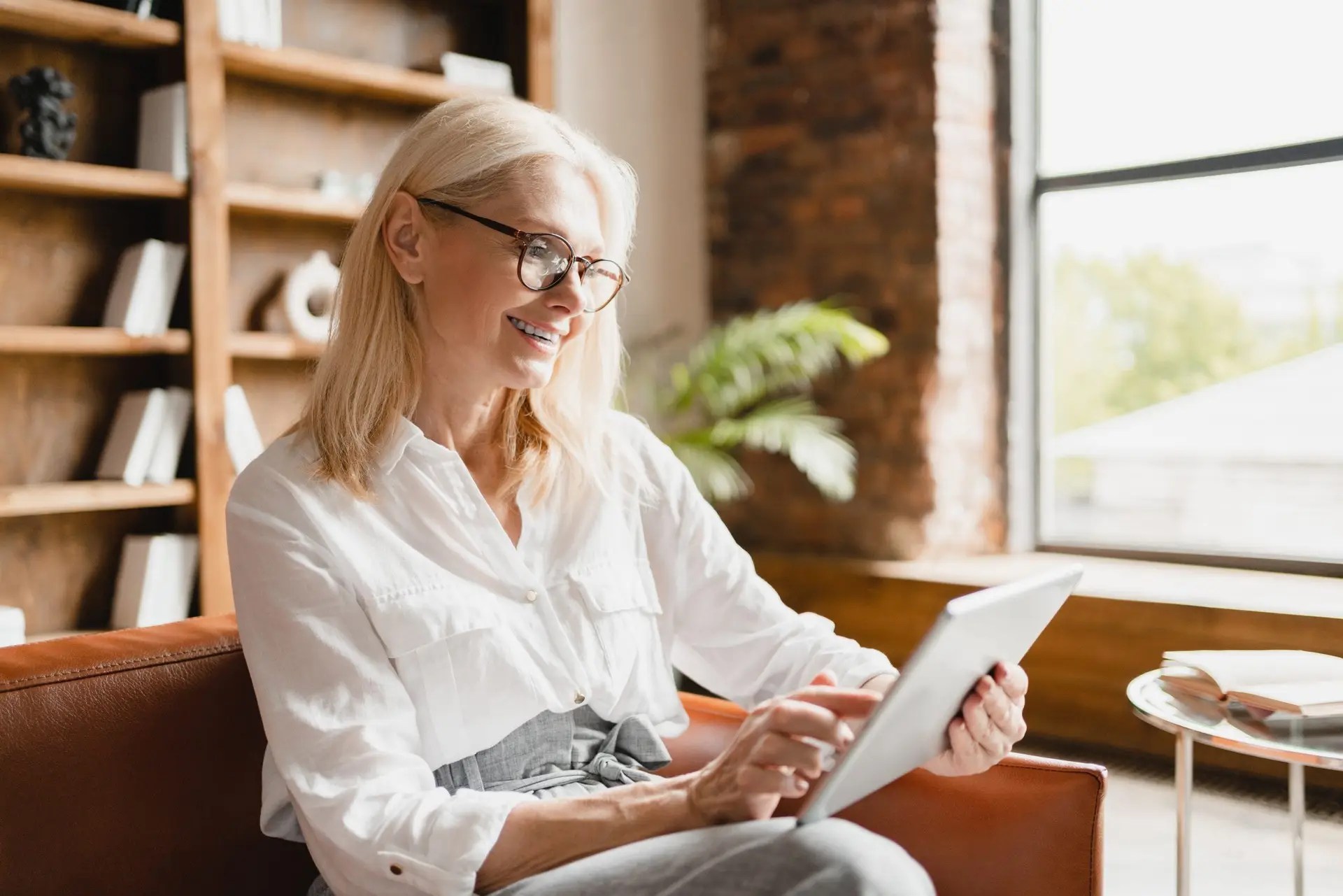 Homeowner selecting interior finishes online, comparing flooring, paint colors, and fixtures on a digital home design platform.
