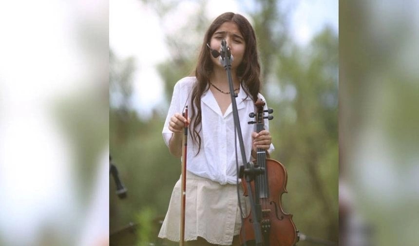 Jara Çimen biyografi? Jara Çimen kimdir, kimin kızı? Jara Çimen hangi dilde şarkı söylüyor?