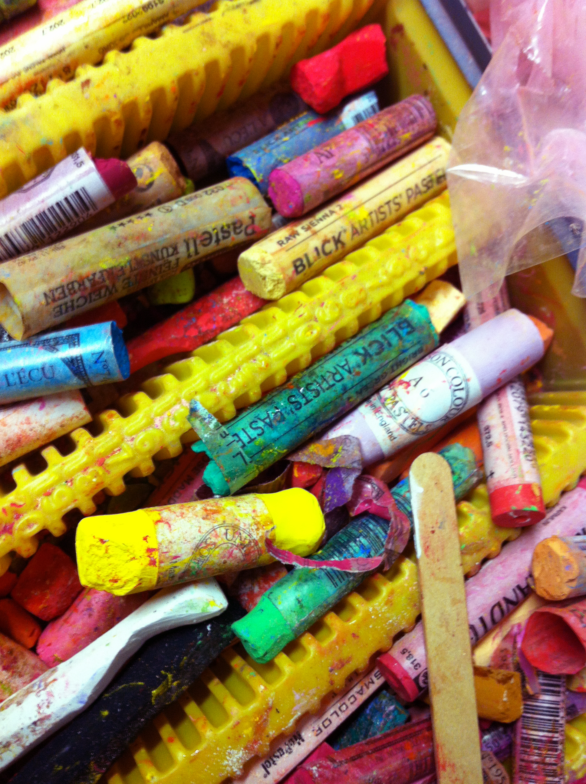 Pastels to color the resin