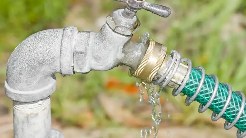 Why does my garden hose leak: common causes and how to fix them
