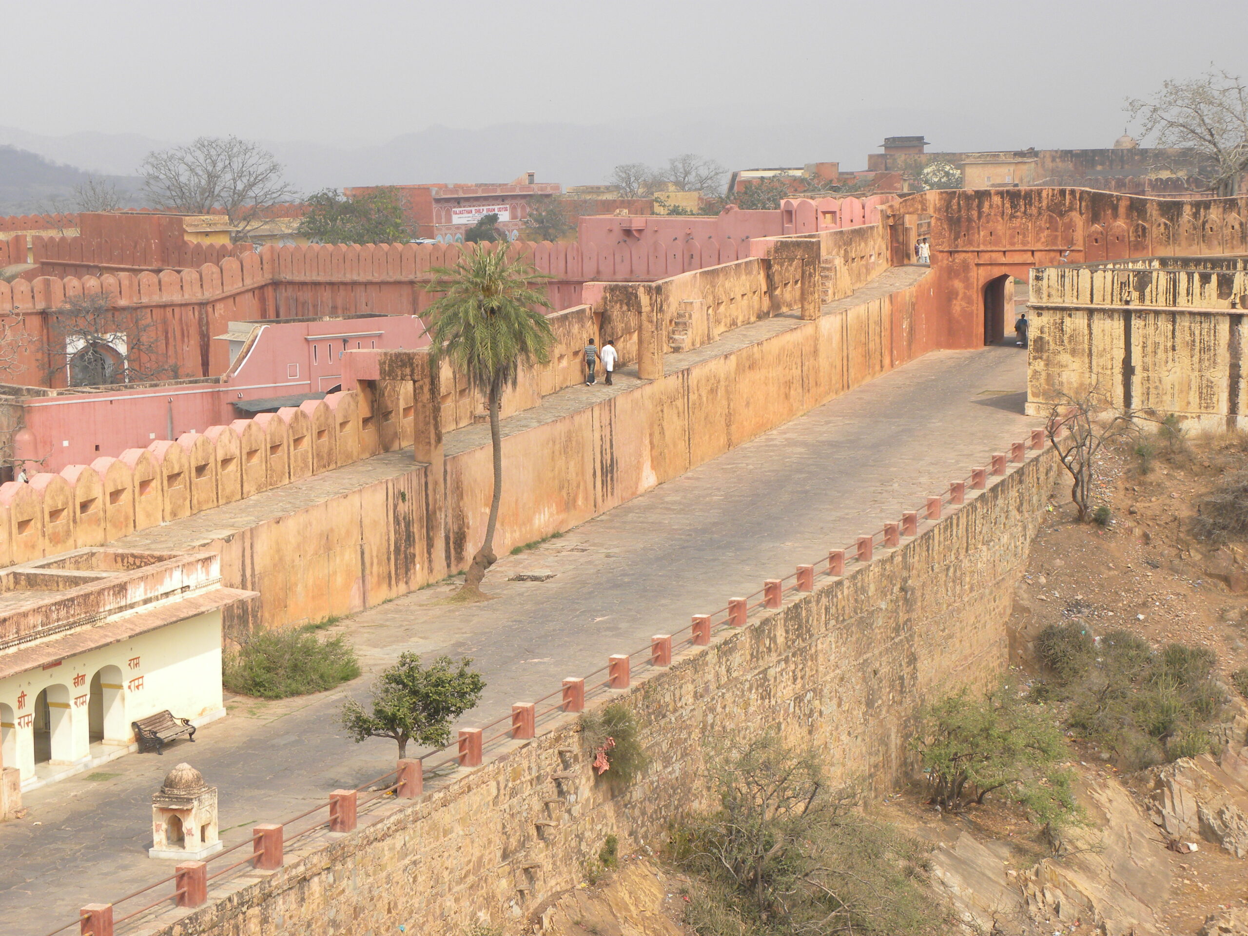 Way to reach Jaigarh fort top. 