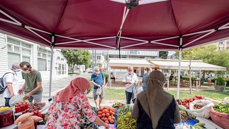 Buca’da Halkın Bakkalı ve Üretici Pazarı Bir Arada