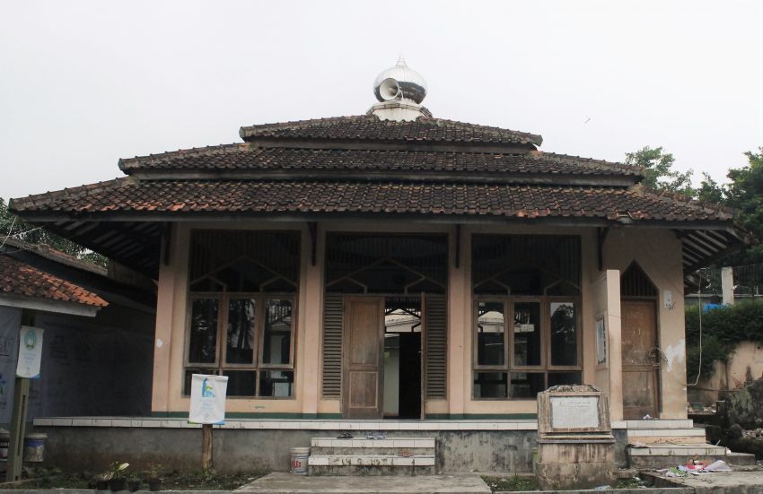 Tanpa biaya atau gratis selama menjadi santri di smpit plus al bunyan. Laz Al Bunyan