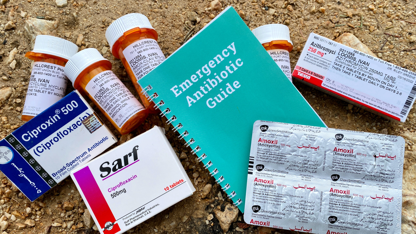 Emergency Antibiotic Kit by Jase Medical