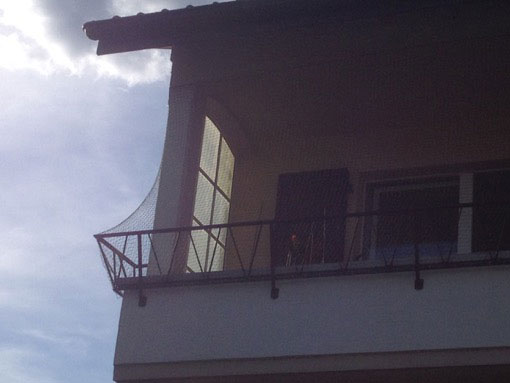 Filet de protection pour balcon - enveloppement de la rembarde