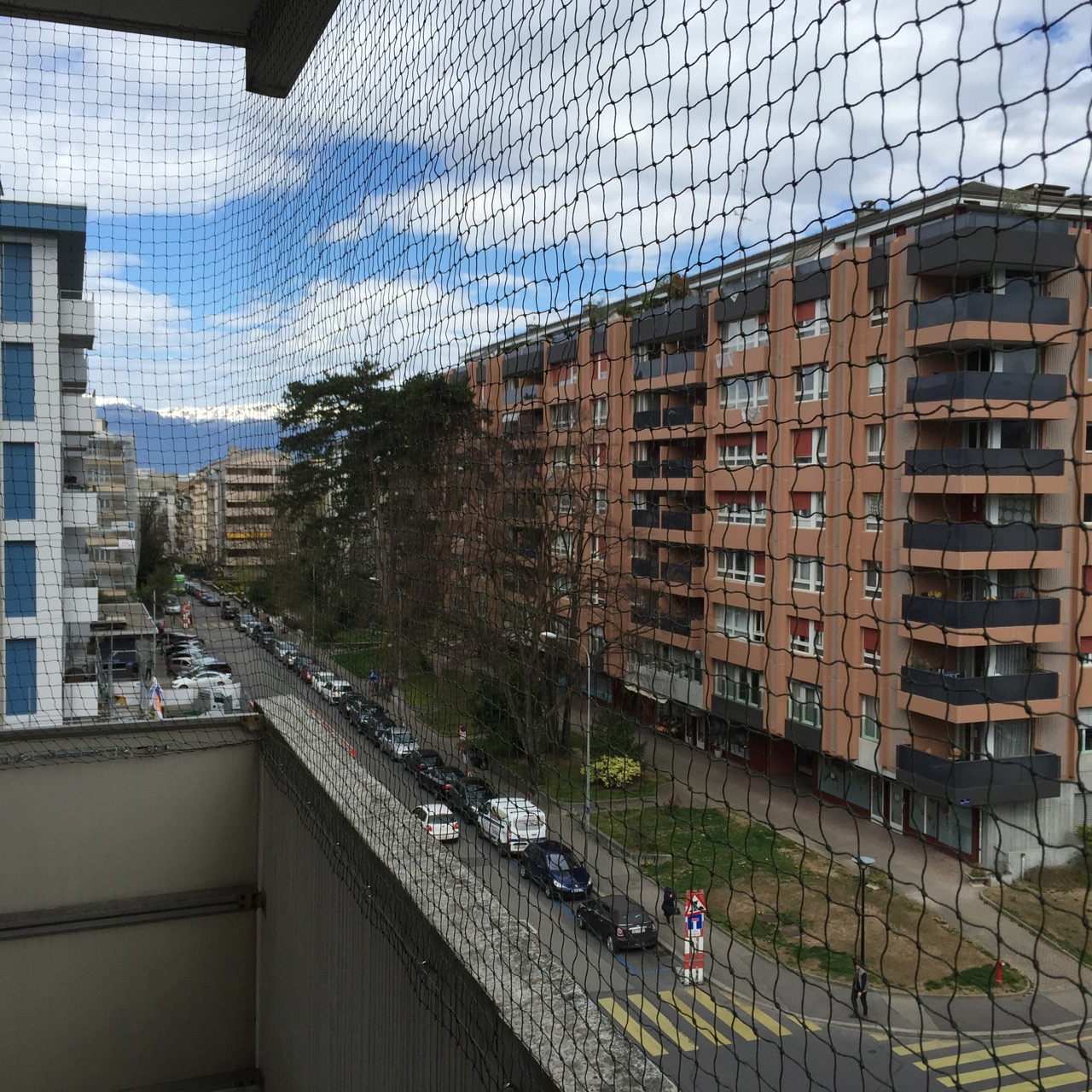 Filet de protection pour balcon vert.
