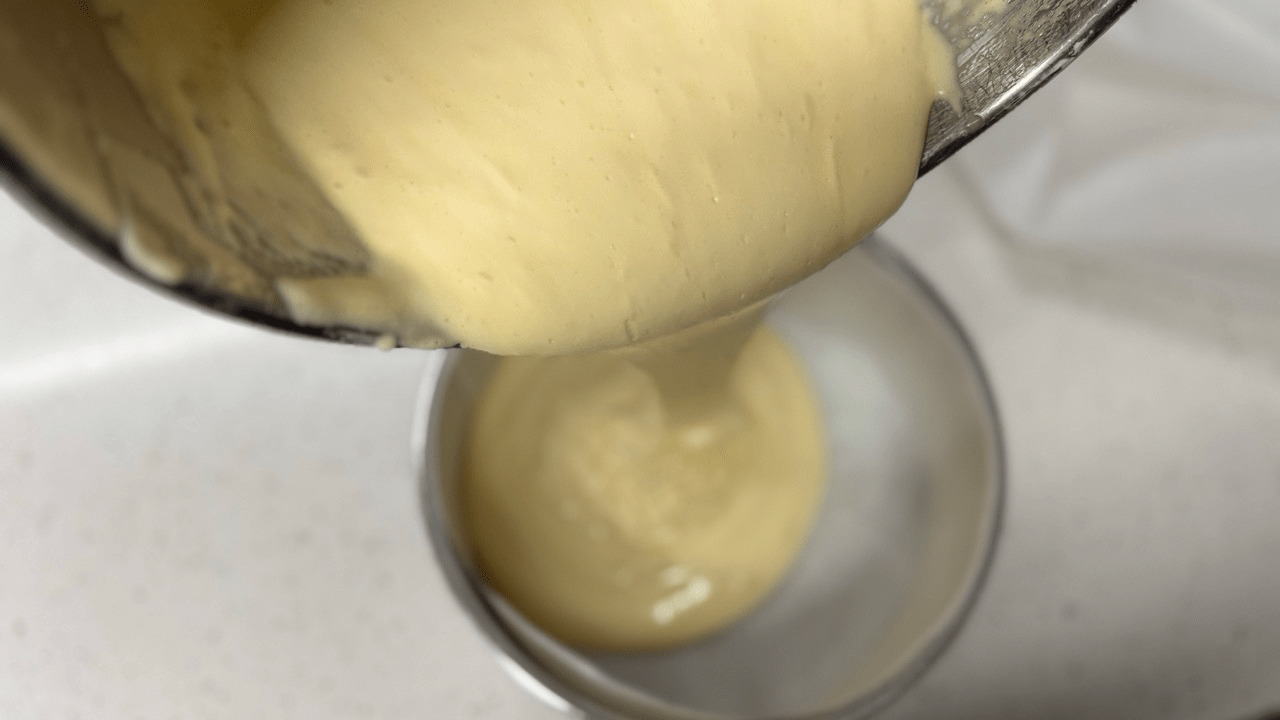 pour the mixture into the sponge cake mold
