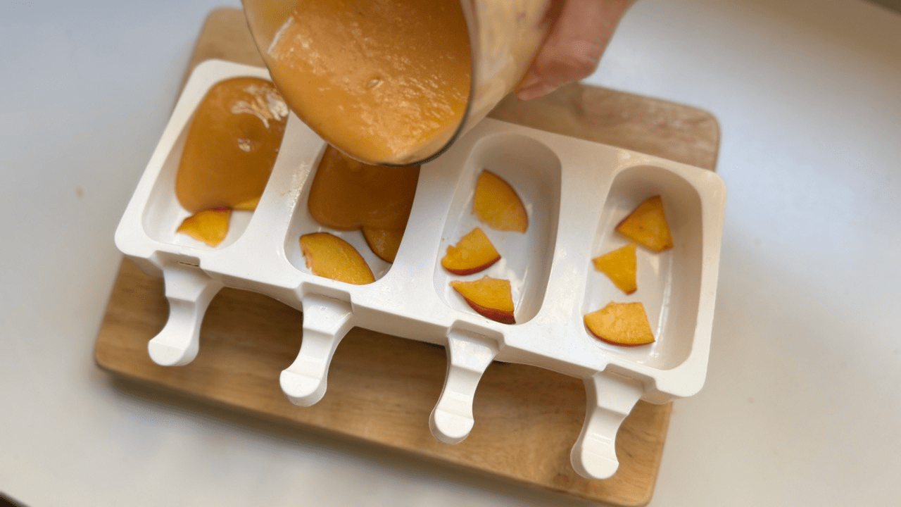 title the mold and pour the peach puree layer